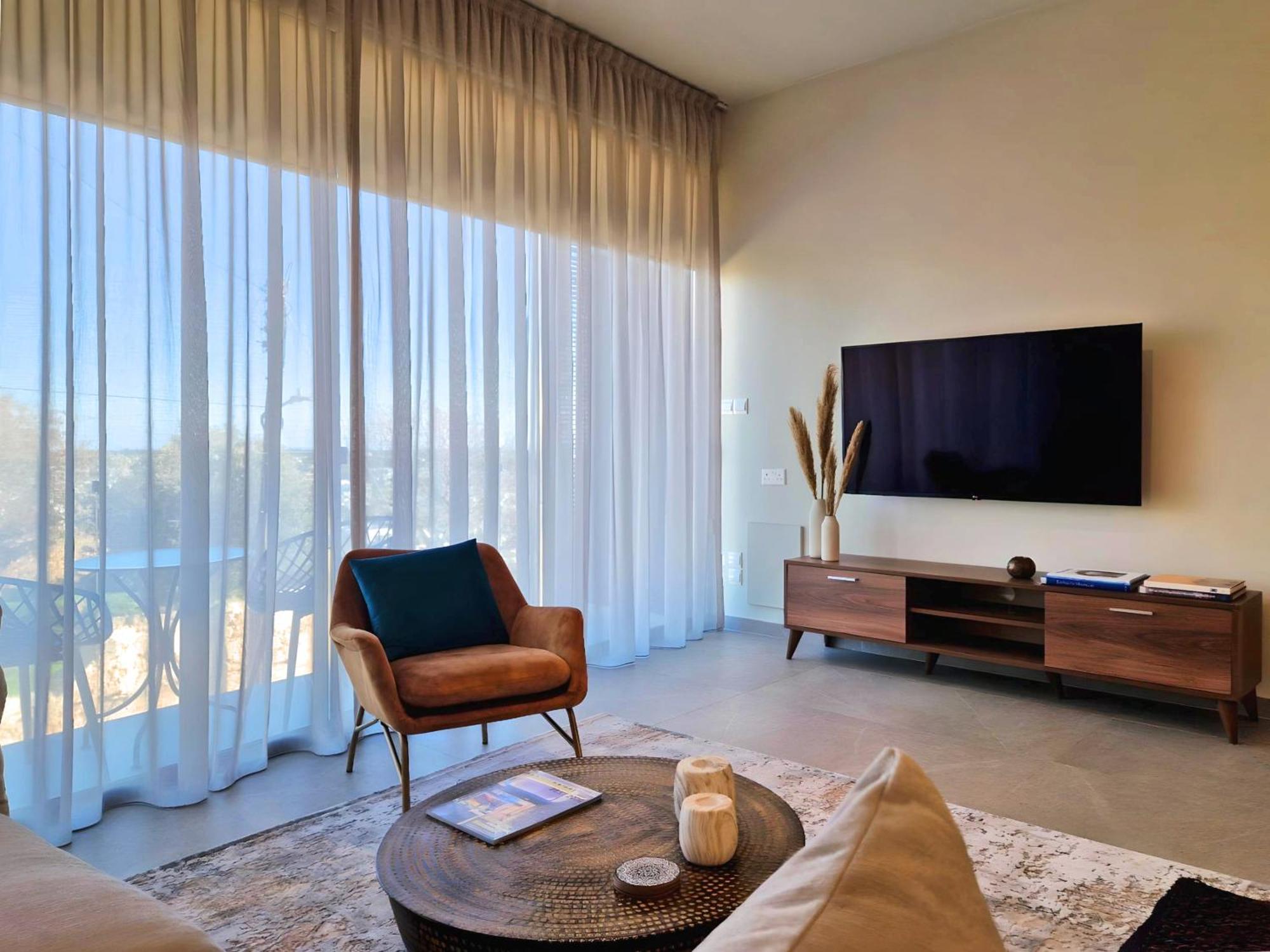 Aeon Residences - In The Heart Of Paphos Exterior photo